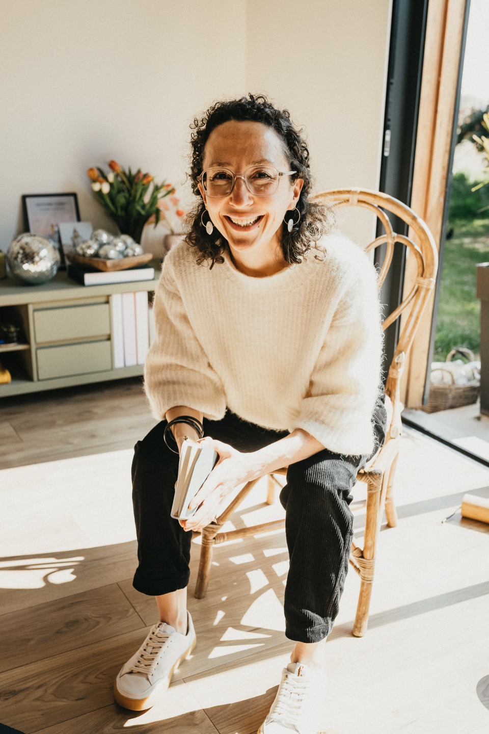Julie Gautier, naturopathe à Rouen, dans son cabinet